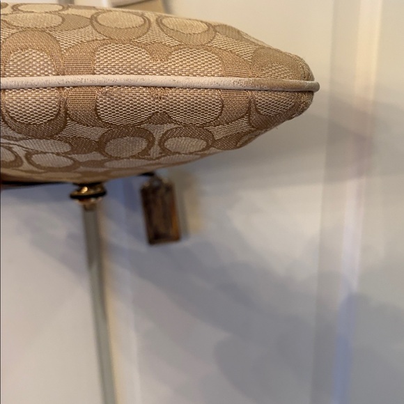 COACH Signature Jacquard Taylor Crossbody White/Tan Gold Metal Hangtag Preowned - Picture 7 of 16